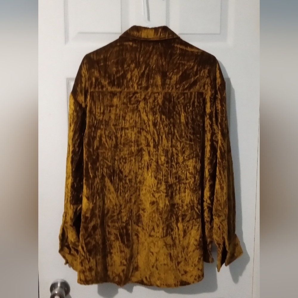 Men's CMMN SVDP Luxurious Velvet Dress Shirt in Gold - Picture 5 of 5